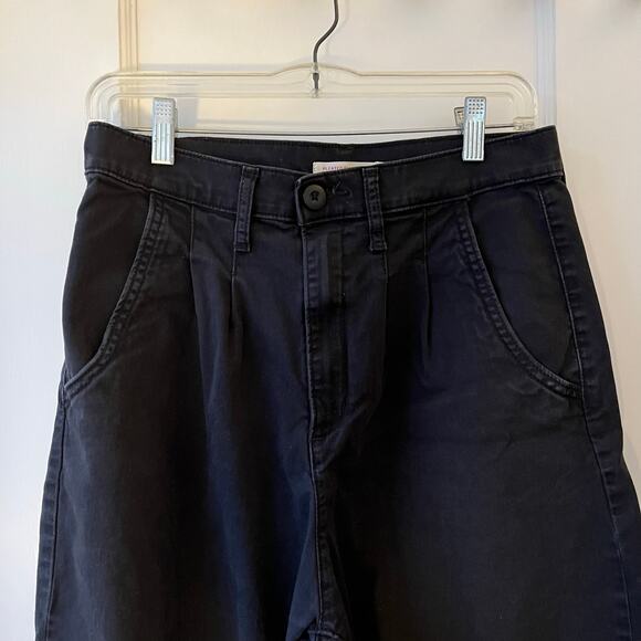 Levi's Women's Pleated Balloon Leg Pants in Black Twill - Picture 4 of 8